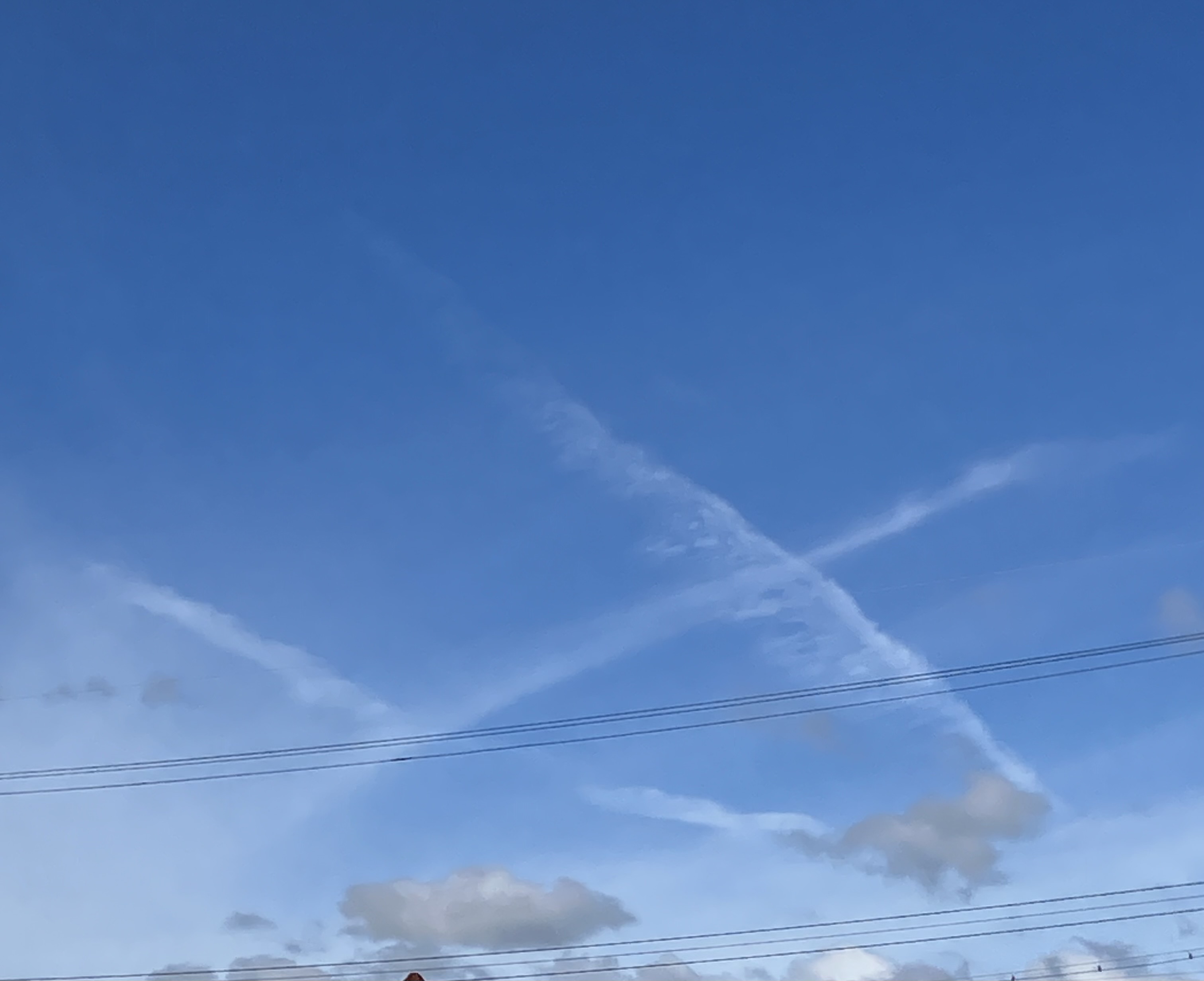 飛行機型の雲？